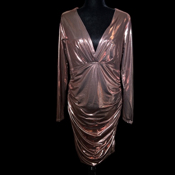 Forever 21 - Rose Gold Ruched Wiggle Dress - Size 0X - Picture 2 of 7